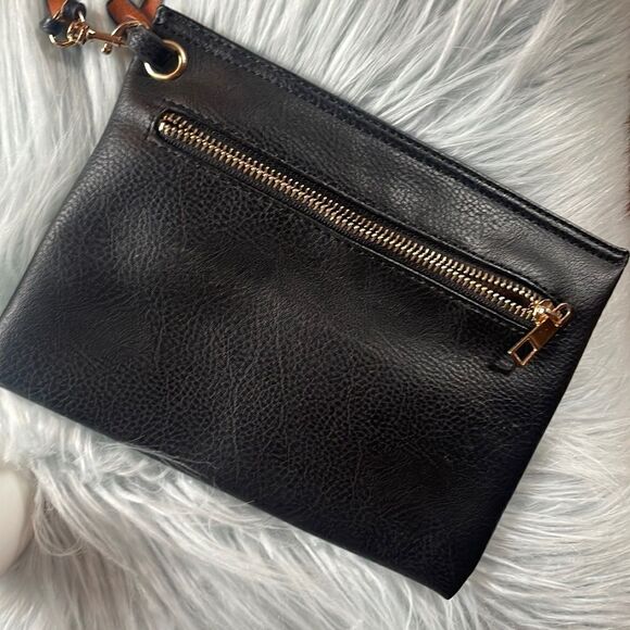 Beautiful leather like clutch - Picture 8 of 11